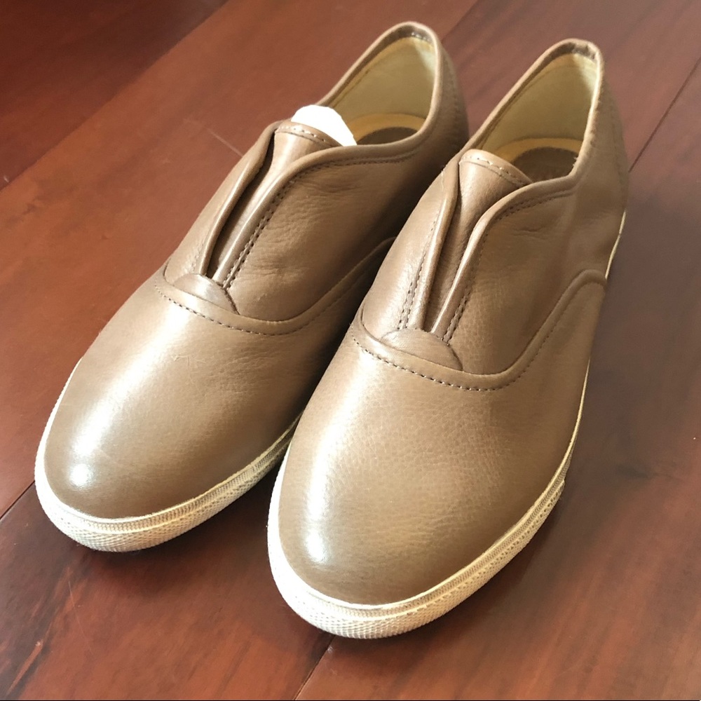 BNWOT Frye Youth Leather Loafers Sz 4